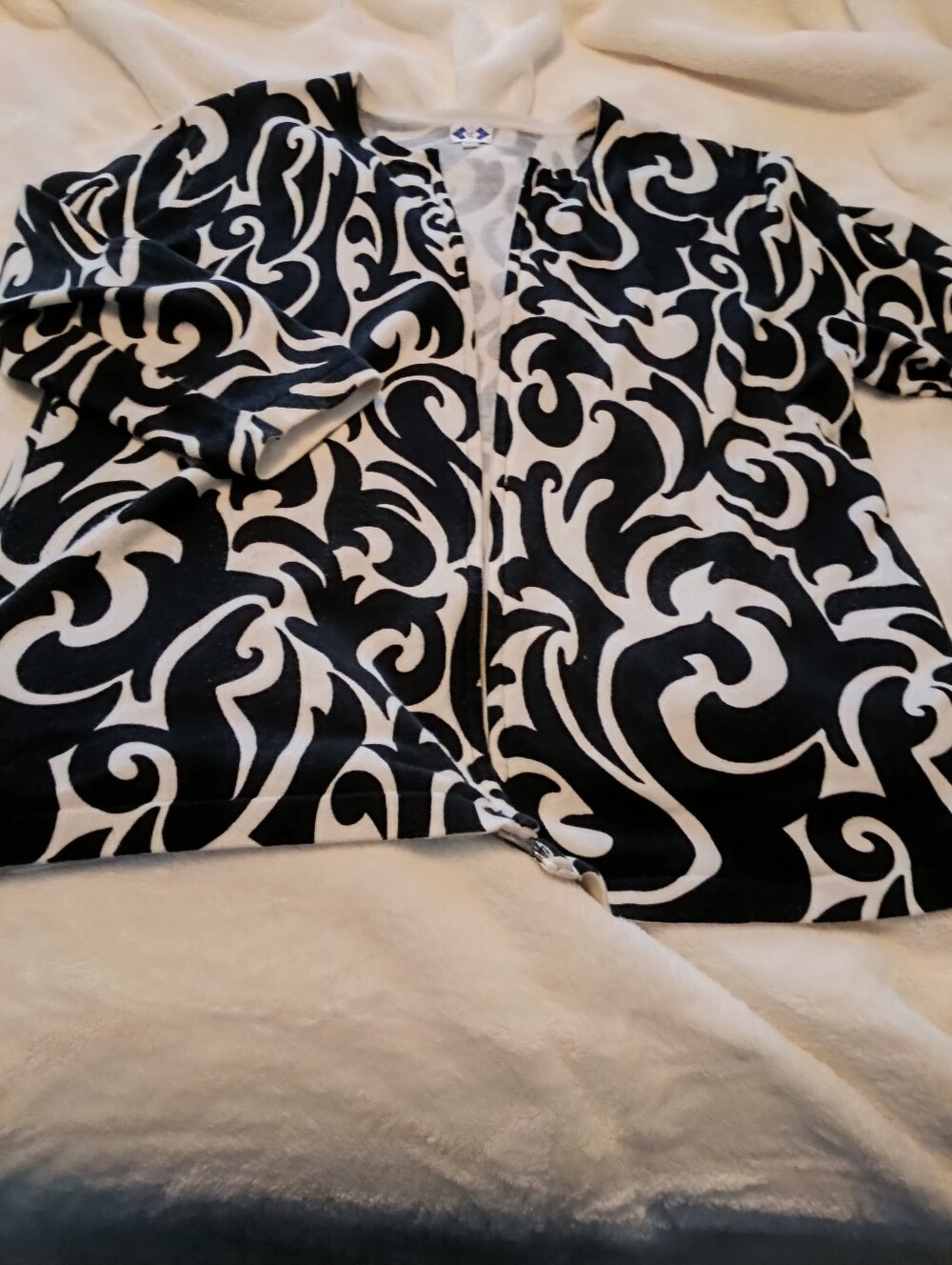 Very soft Cotton, zippered ,3/ 4 length sleeves, black n white cream cardigan